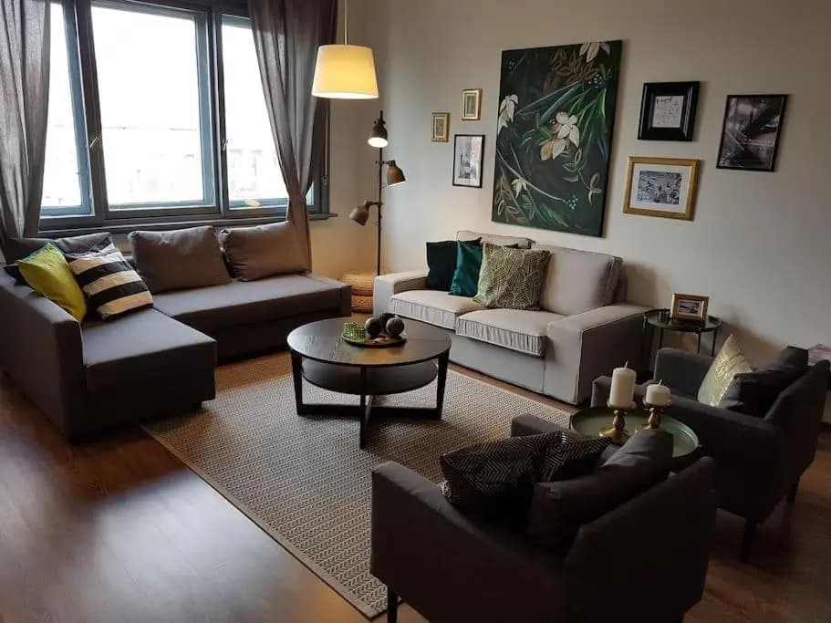 27 Shades of Green (4 bedroom 3 Bath Sunny Central) - photo 4