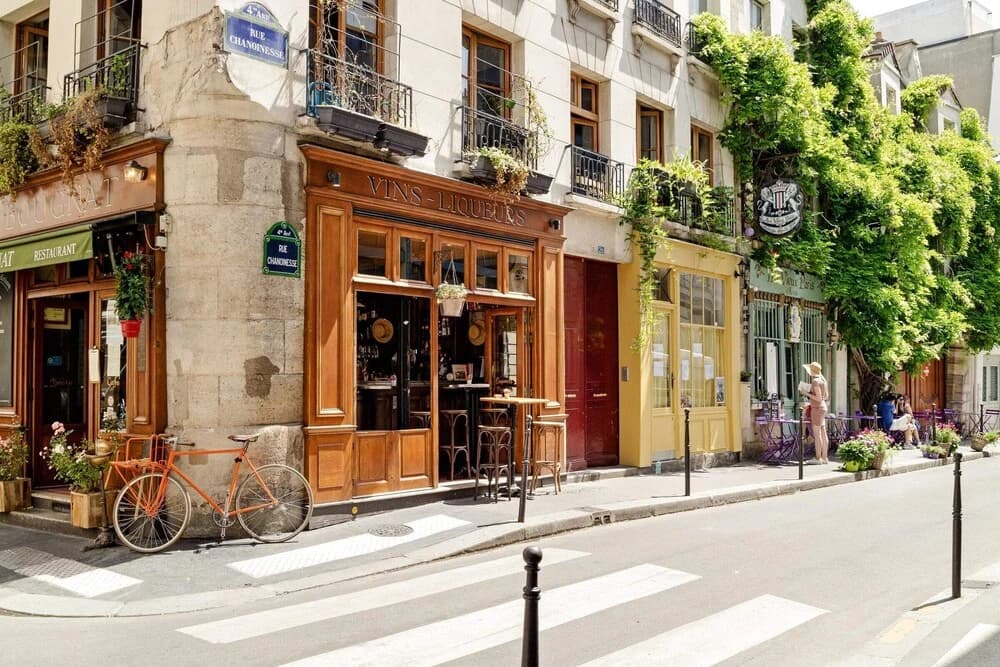 Beautiful Apartment in the Center of Paris on the Island of the City - photo 1
