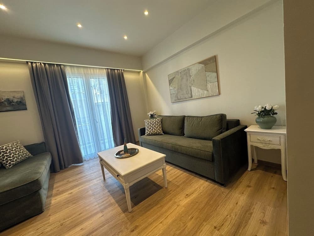 Acropolis Divine Apartments - photo 2