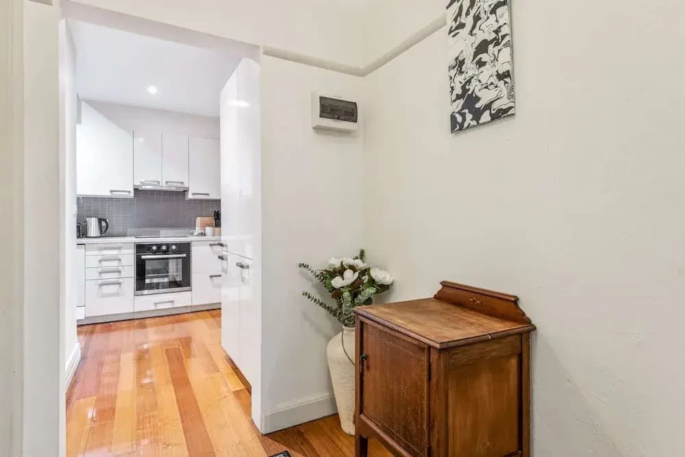 Charming 2-bed Apartment With Fireplace & Parking - photo 9