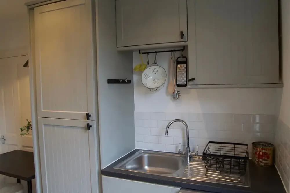 Elegant 2 Bed Close to Chatsworth Road - photo 13