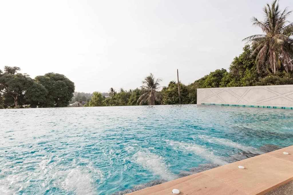 Coastal 1bed Infinity Pool Walk to Great Beach - photo 5