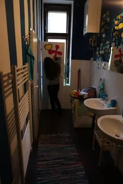 Art Hole Hostel - photo 9