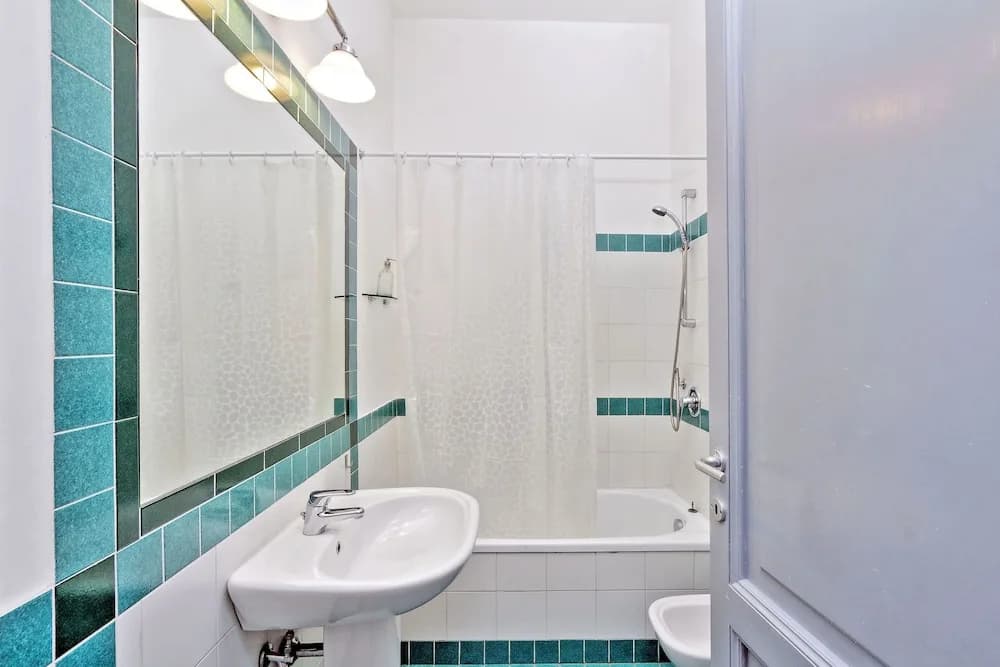 Spanish Steps Apartments - photo 8
