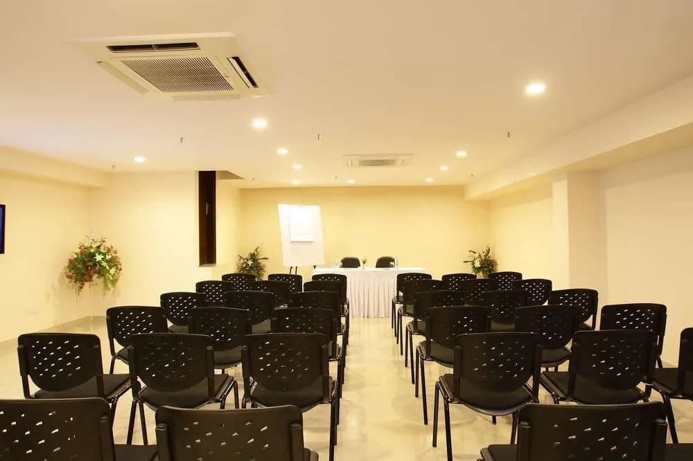 Stallen Suites Nehru Place - photo 15
