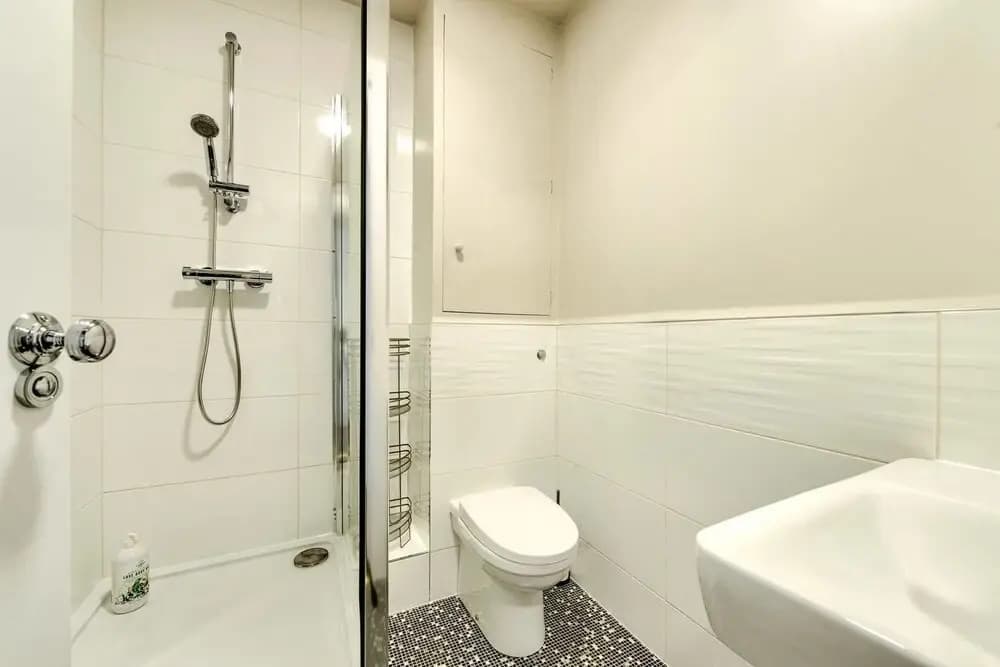 Beautifully Presented, Well Located, 2 bed apt - photo 9