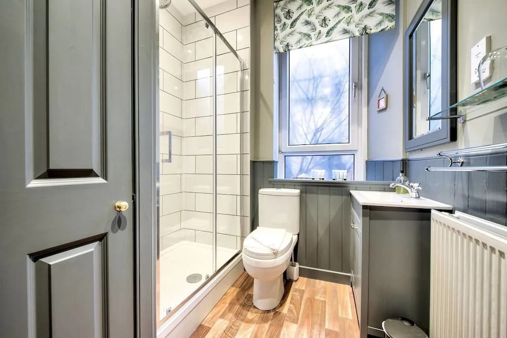 Stylishly Presented City Centre Apartment - photo 7