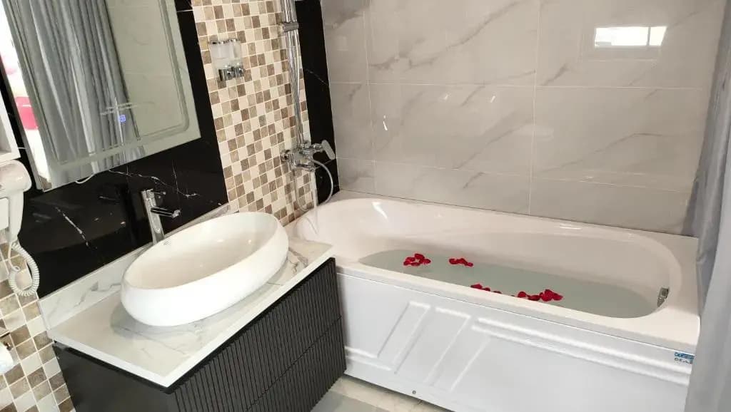 Halong Lavender Hotel - photo 8
