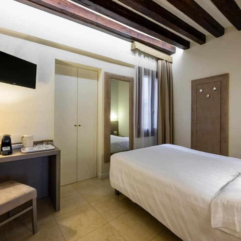 Leone Hotel - photo 22