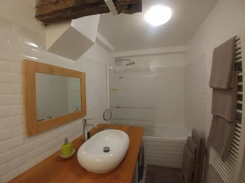Central & Nice ! 3 Bedrooms, 2 Bathrooms - photo 8