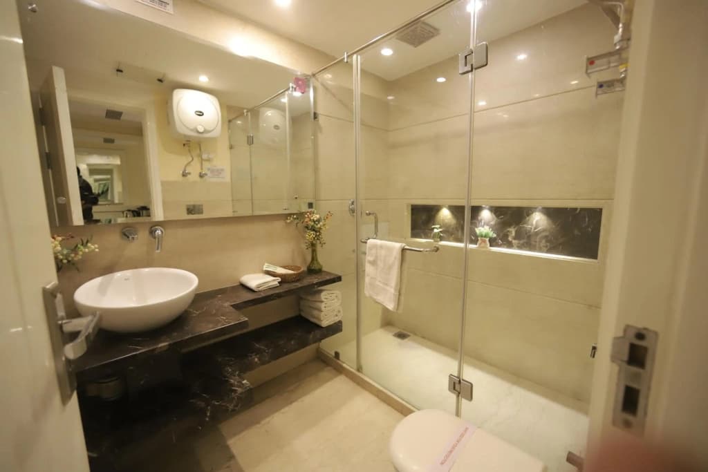 OYO 2637 Hotel Picasso Prive - photo 10