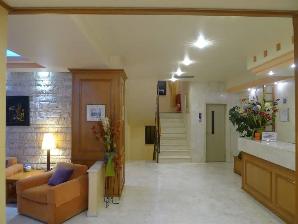 Victory Inn - photo 2