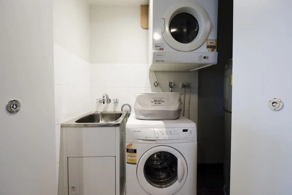 Russell St. Hotel Apartment - photo 23