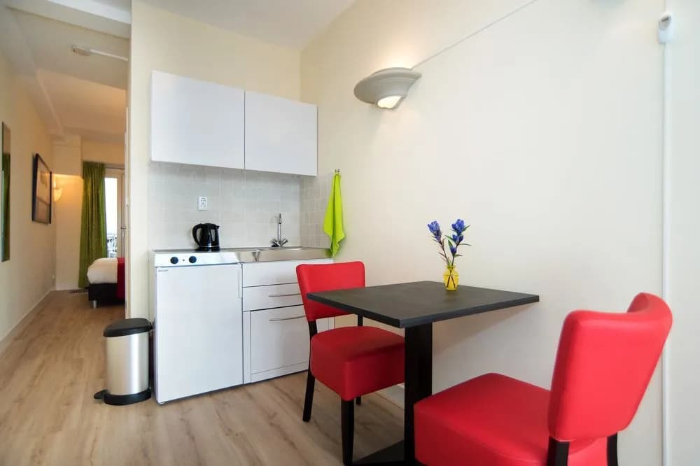 Midtown Hotel Triple Room - photo 15