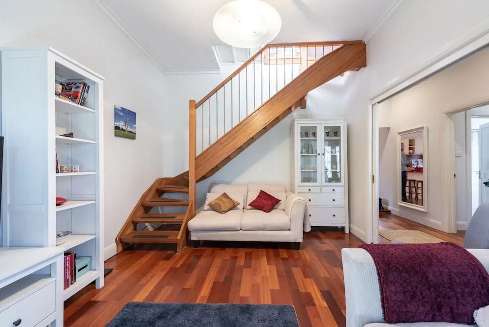 Gorgeous family retreat next to the CBD - photo 4