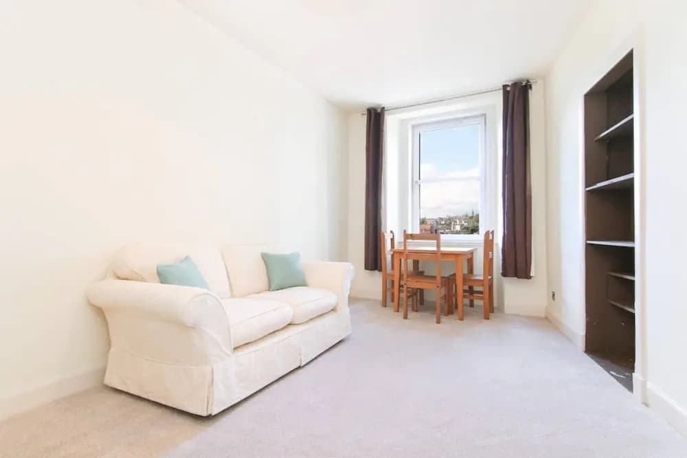 Spacious Flat With Fantastic Views - photo 5