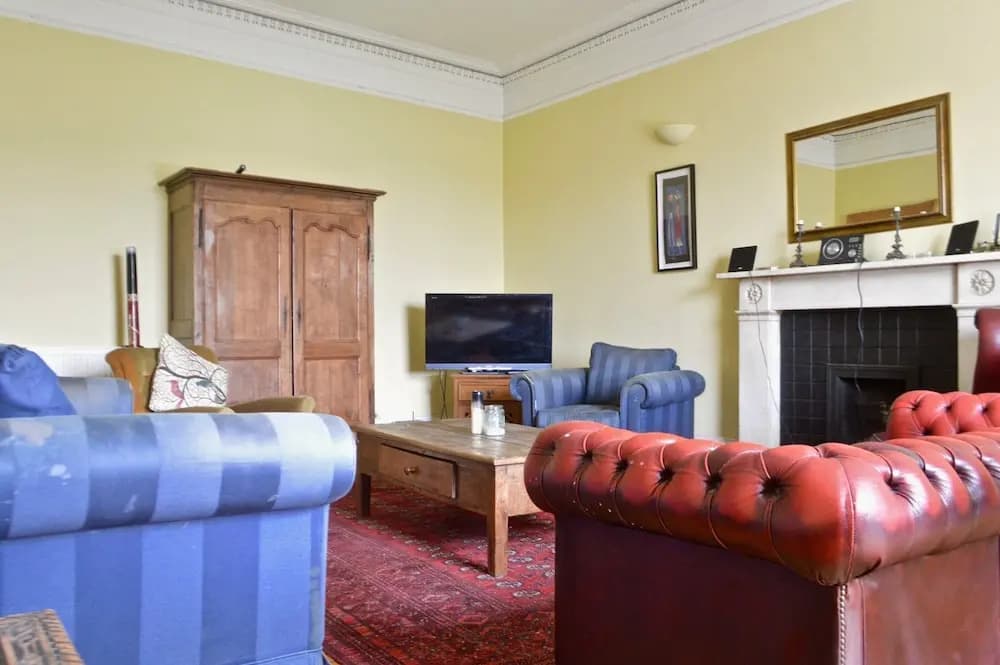 Central Edinburgh 4 Bedroom Flat - photo 4