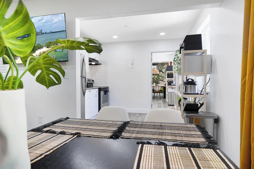 4 to 14 Guests, 2 Kitchens, Jungle Retreat BBQ Patio - photo 11