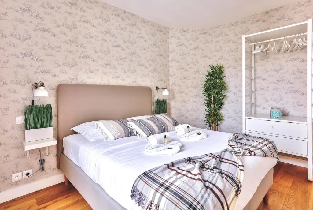B 823 - Buttes Chaumont - Spacieux appartement - photo 6