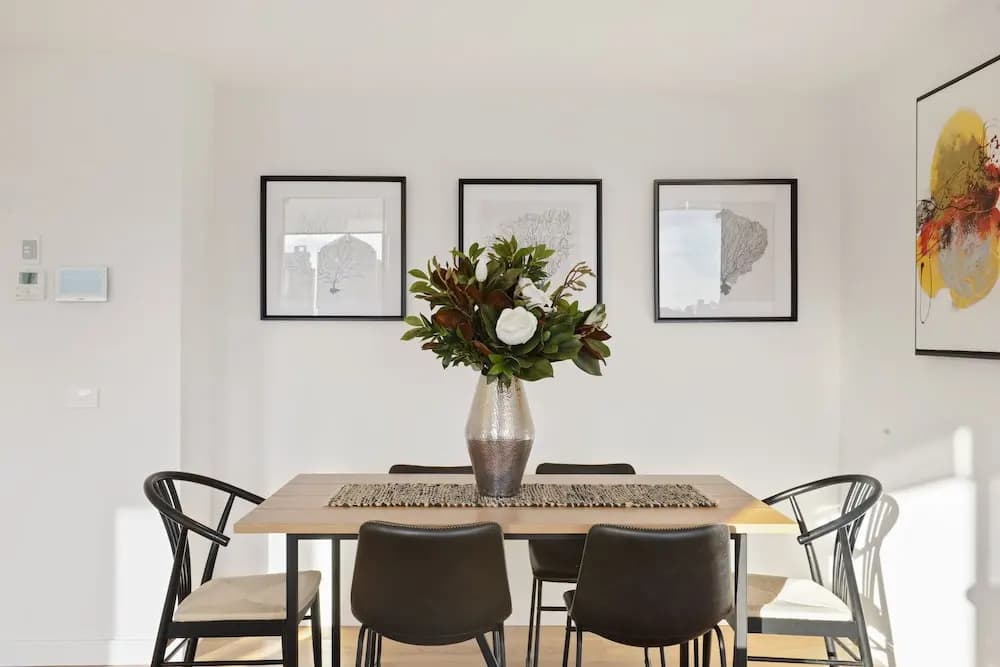 HomeHotel Luxurious Immaculate 3 Bed Apt - photo 10