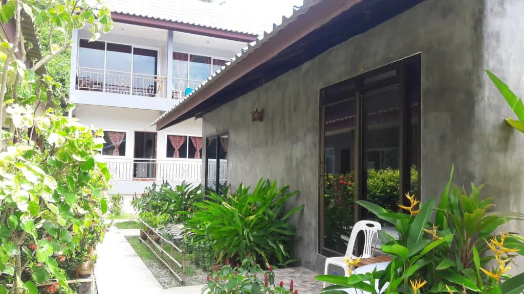Maehaad Garden Inn - photo 11
