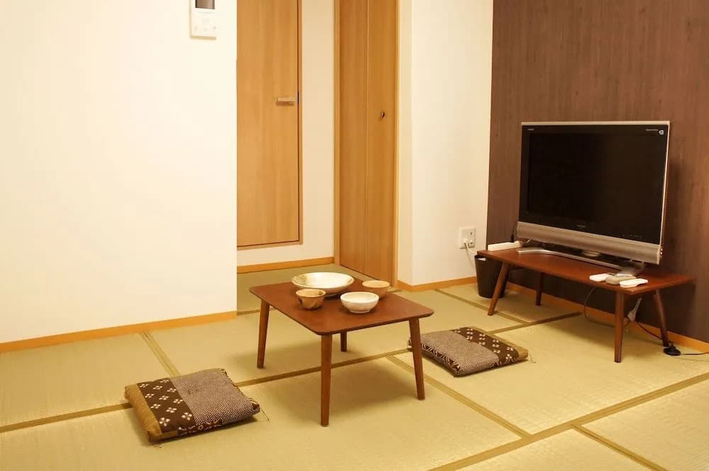 Tiara Court West apartment - photo 2