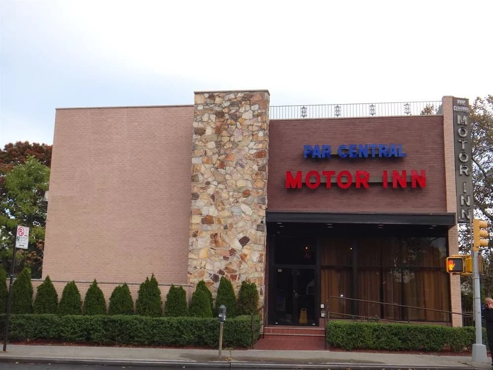 Par Central Motor Inn - photo 2