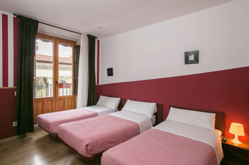 Hostal La Casa de la Plaza - photo 4