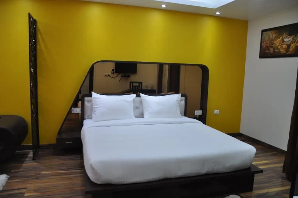 Hotel Only Suites - photo 6