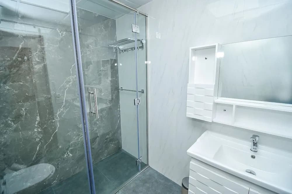 PRL Spacious studio with closed kitchen - photo 7
