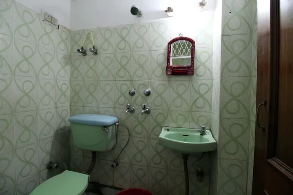VIP Deluxe Hotel - photo 4