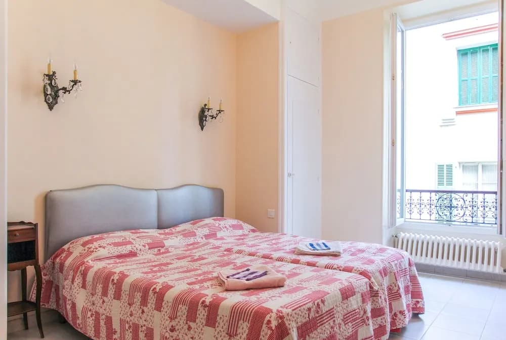 Large Apt 20M Terrace FREE PARKING BEACH - photo 3
