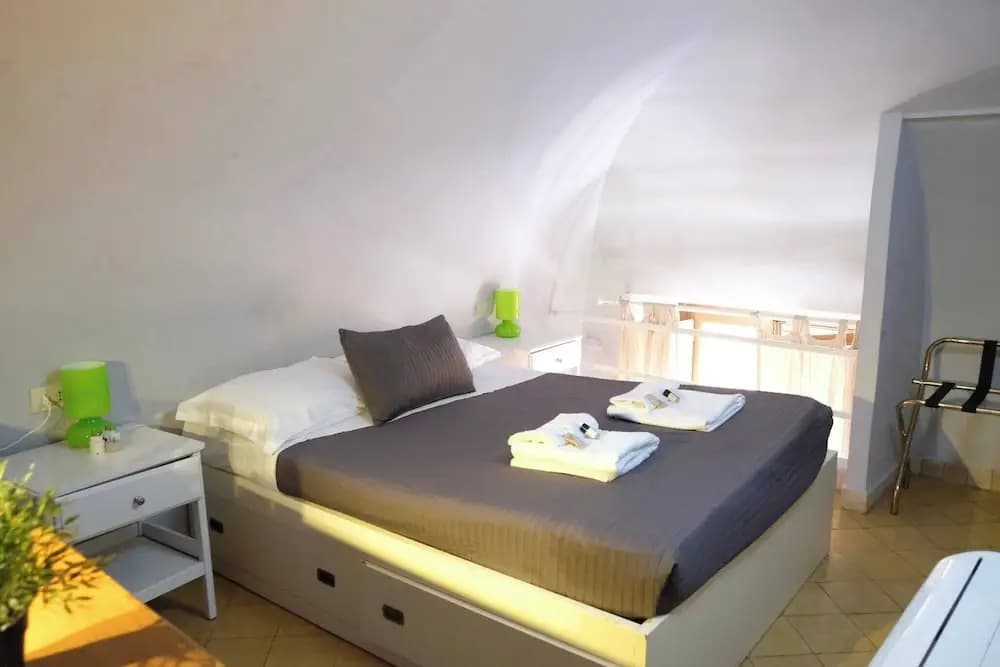 Mir Small Loft on Giulia Street - photo 1