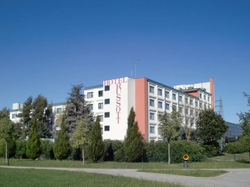 Russott Hotel - photo 1