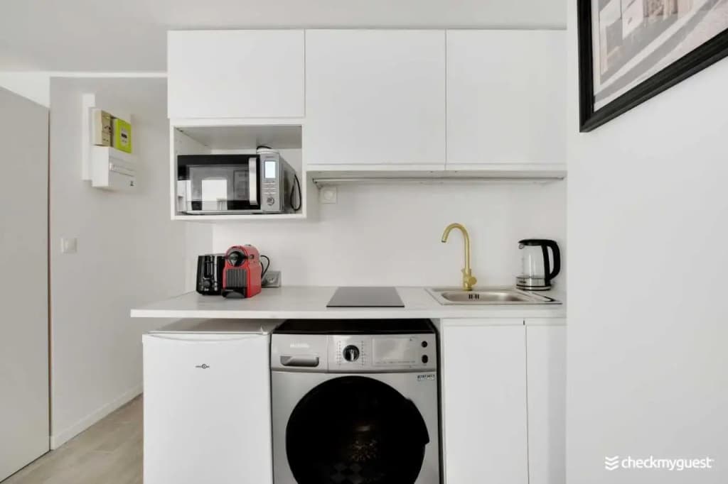 Into Paris - Marais Apartment - photo 4
