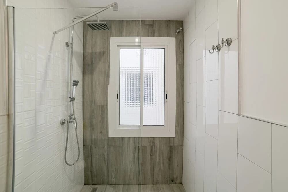 Modern & Chic 2 Bed Apt in Lesseps - photo 9