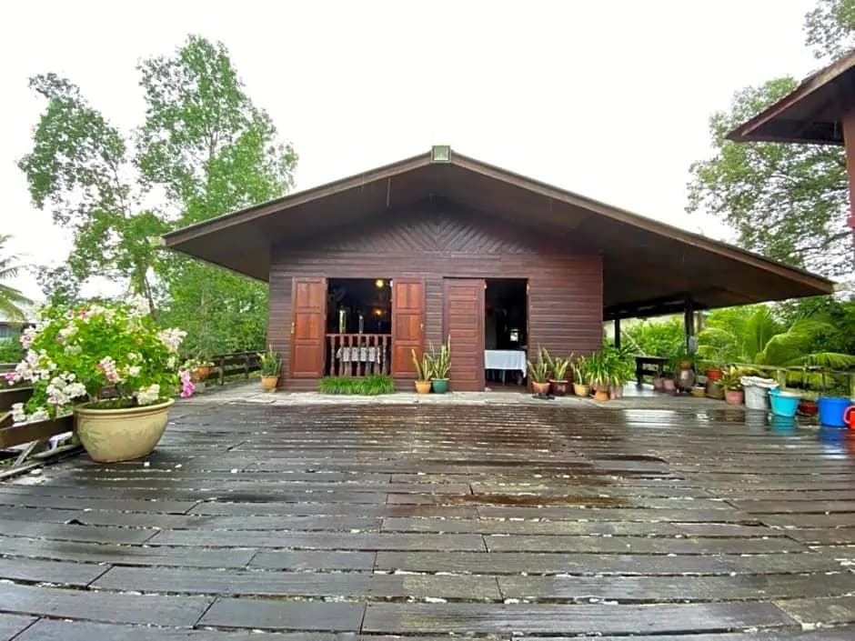 OYO Home 90328 Lamin Dana Cultural Lodge - photo 6