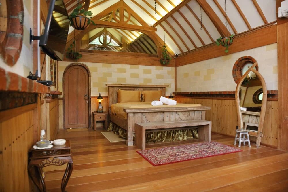 Bale Tudor Villa - photo 16