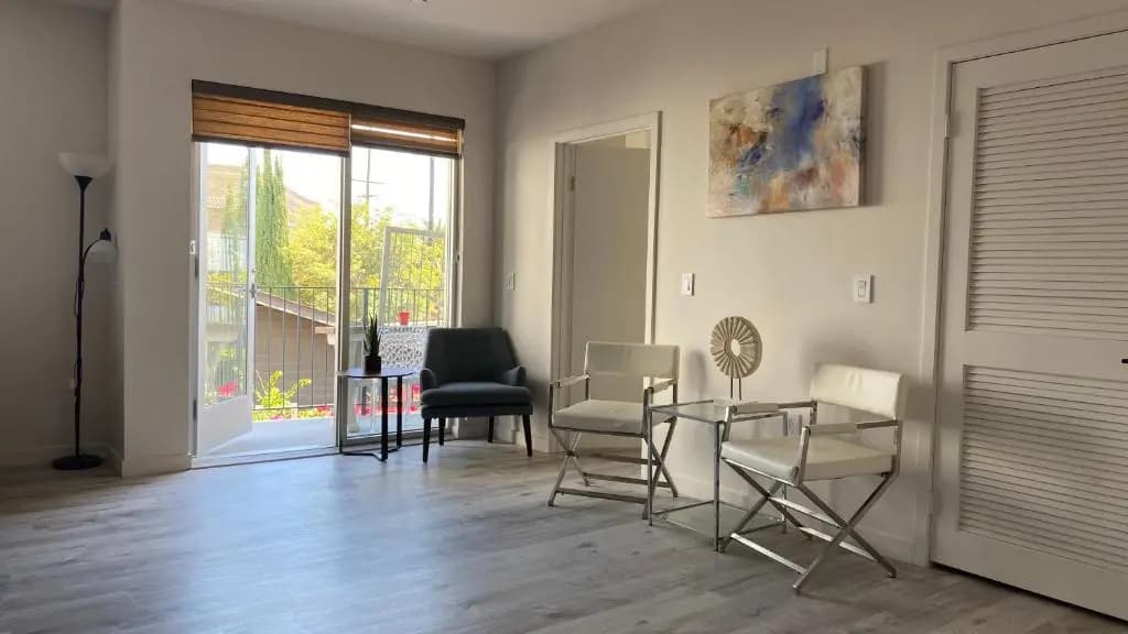 Gorgeous View 2bd 2ba Apartment in Hollywood - photo 7