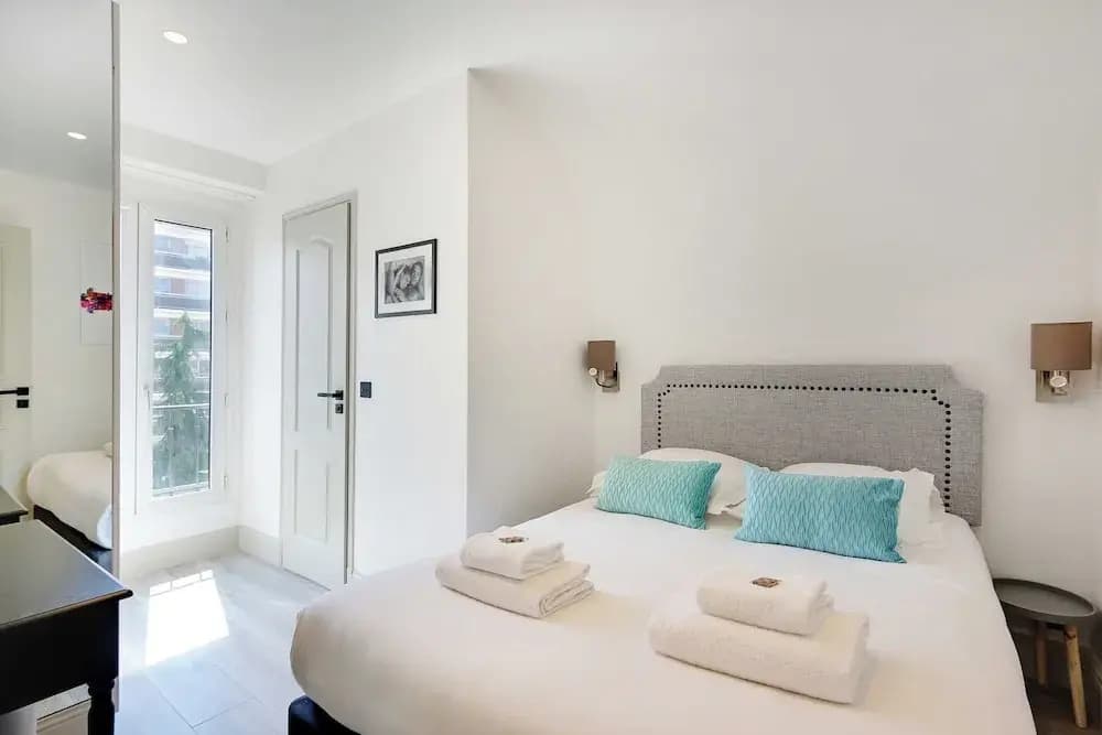 Amazing 2bd/6p apt With A/C - Bastille - photo 4
