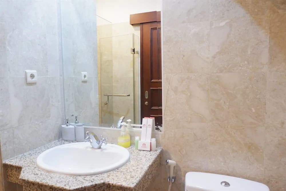 Homey The Bellezza Apartment - photo 6