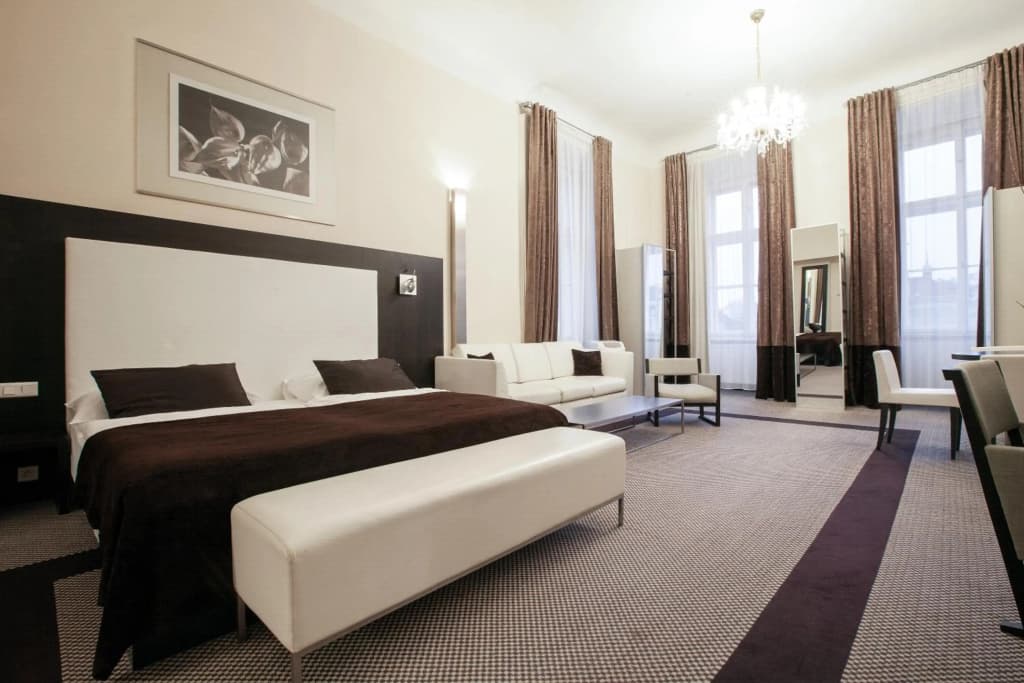 Old Town Square Residence by Emblem - photo 4