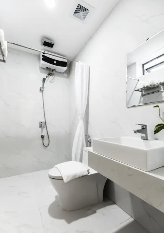 Lyn's Hotel & Apartment - photo 8