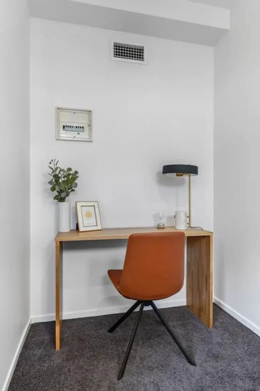 Gorgeous 3-bed in Melbourne's East End - photo 9