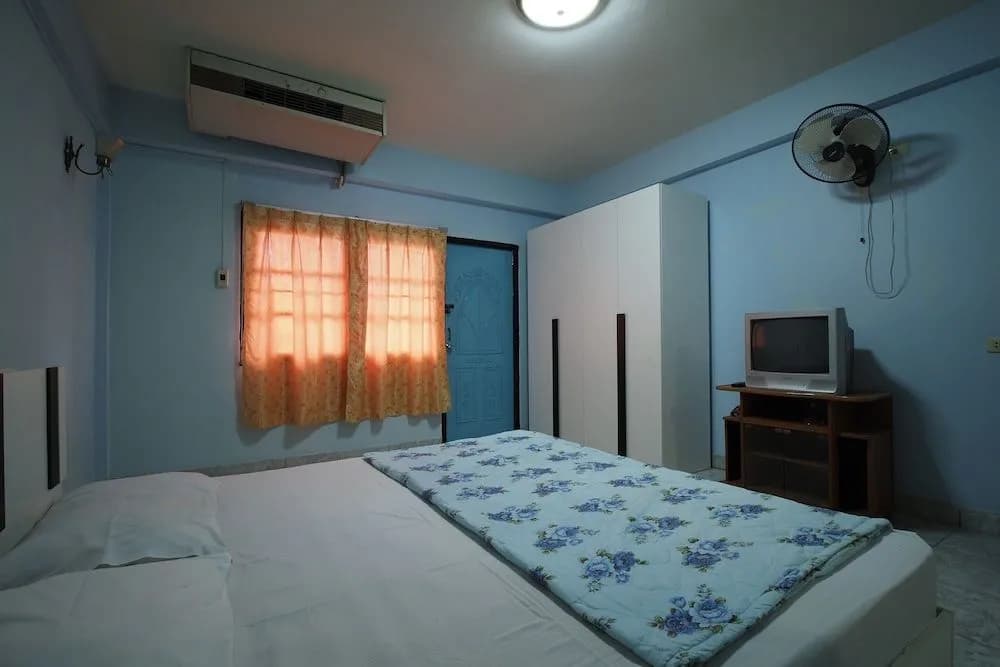 OYO 1004 Naklua Mansion - photo 1