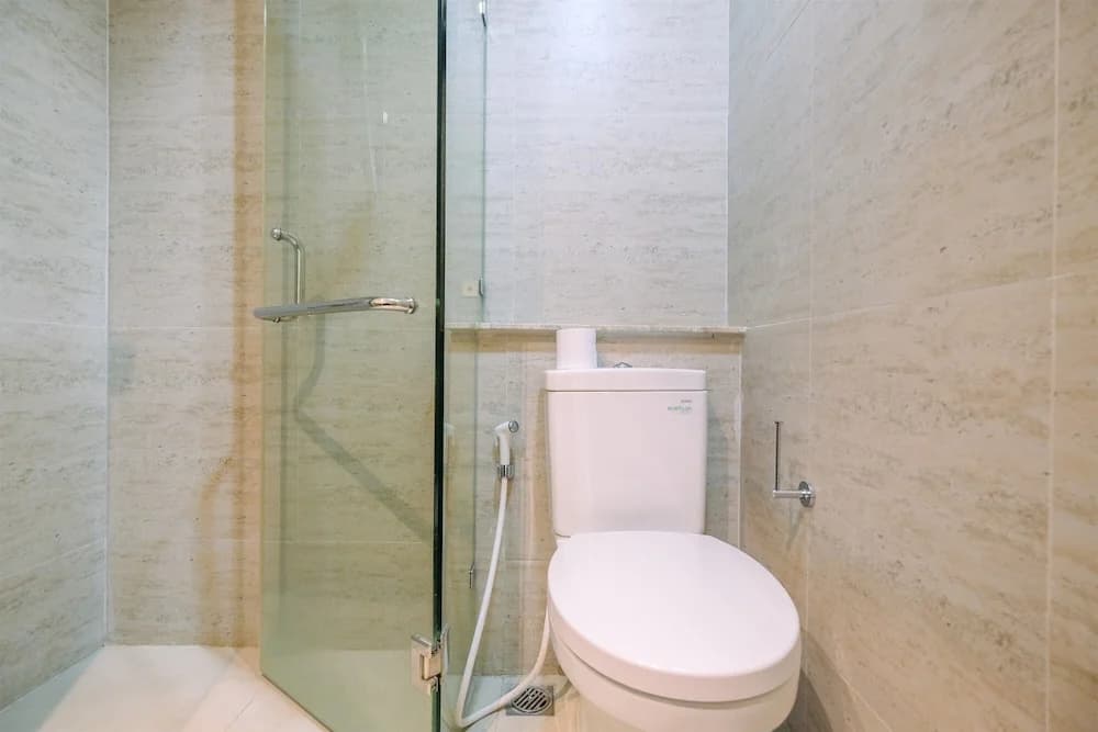 Comfort And Modern 1Br At Gold Coast Apartment - photo 7