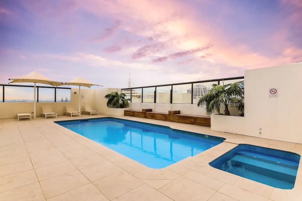 Amazing Location Cozy Stay with Parking - photo 8