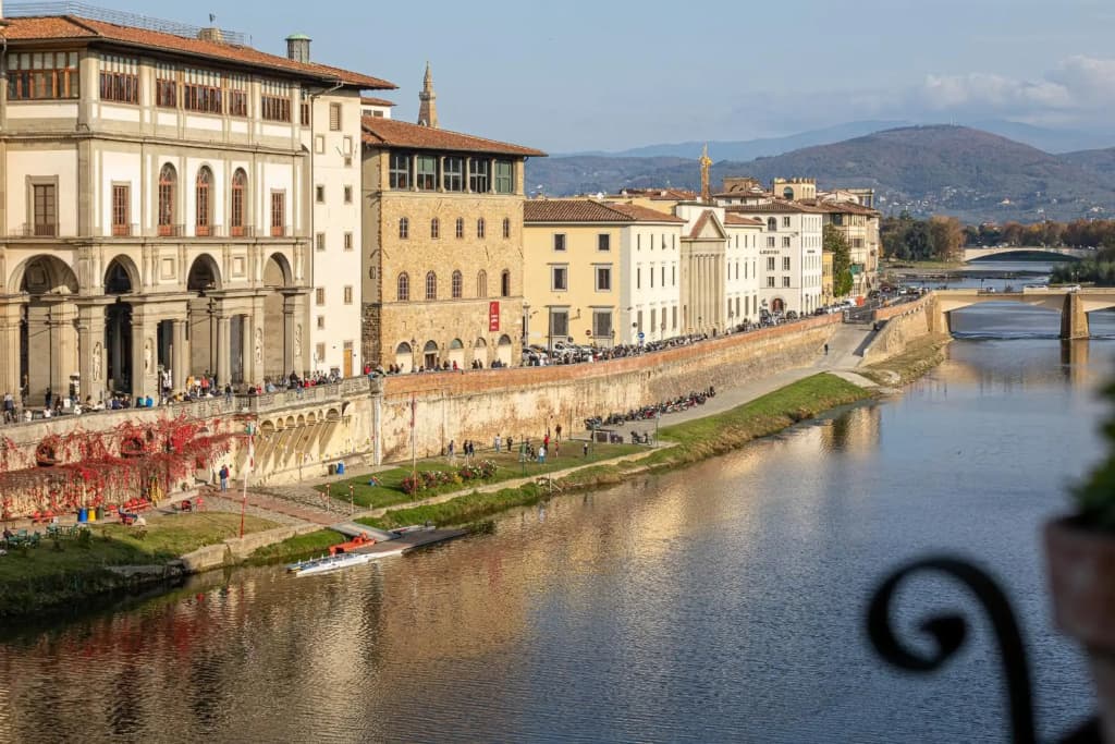 Ponte Vecchio 3 bedroom apartment - photo 1