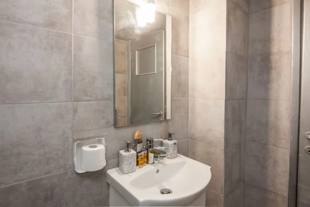 Chic 1 Bedroom Heaven in Athens - photo 8