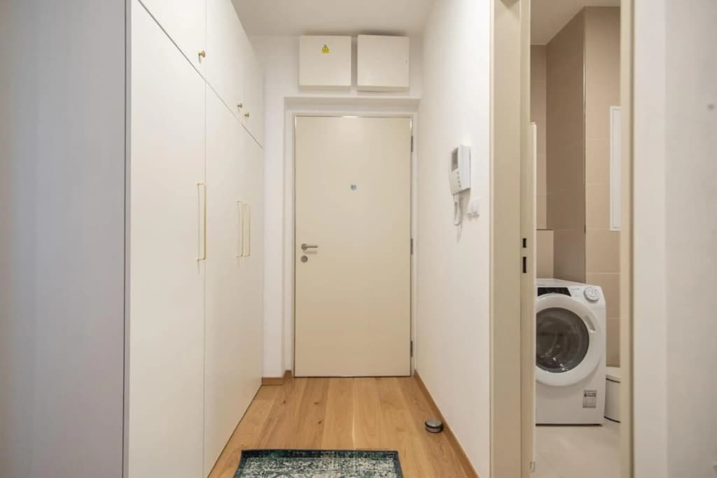 Apartment with Balcony - photo 4